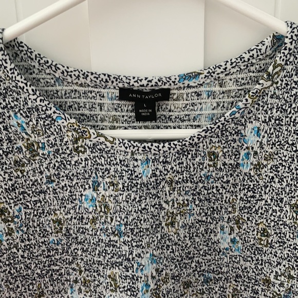 NWT Ann Taylor L Smocked Shirt Floral Gathered Blue fitted New Large - Picture 2 of 7